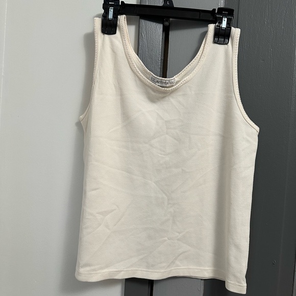 Claudia’s tank top - Picture 1 of 3